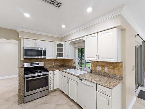 5th image of 11951 NW 33rd Street