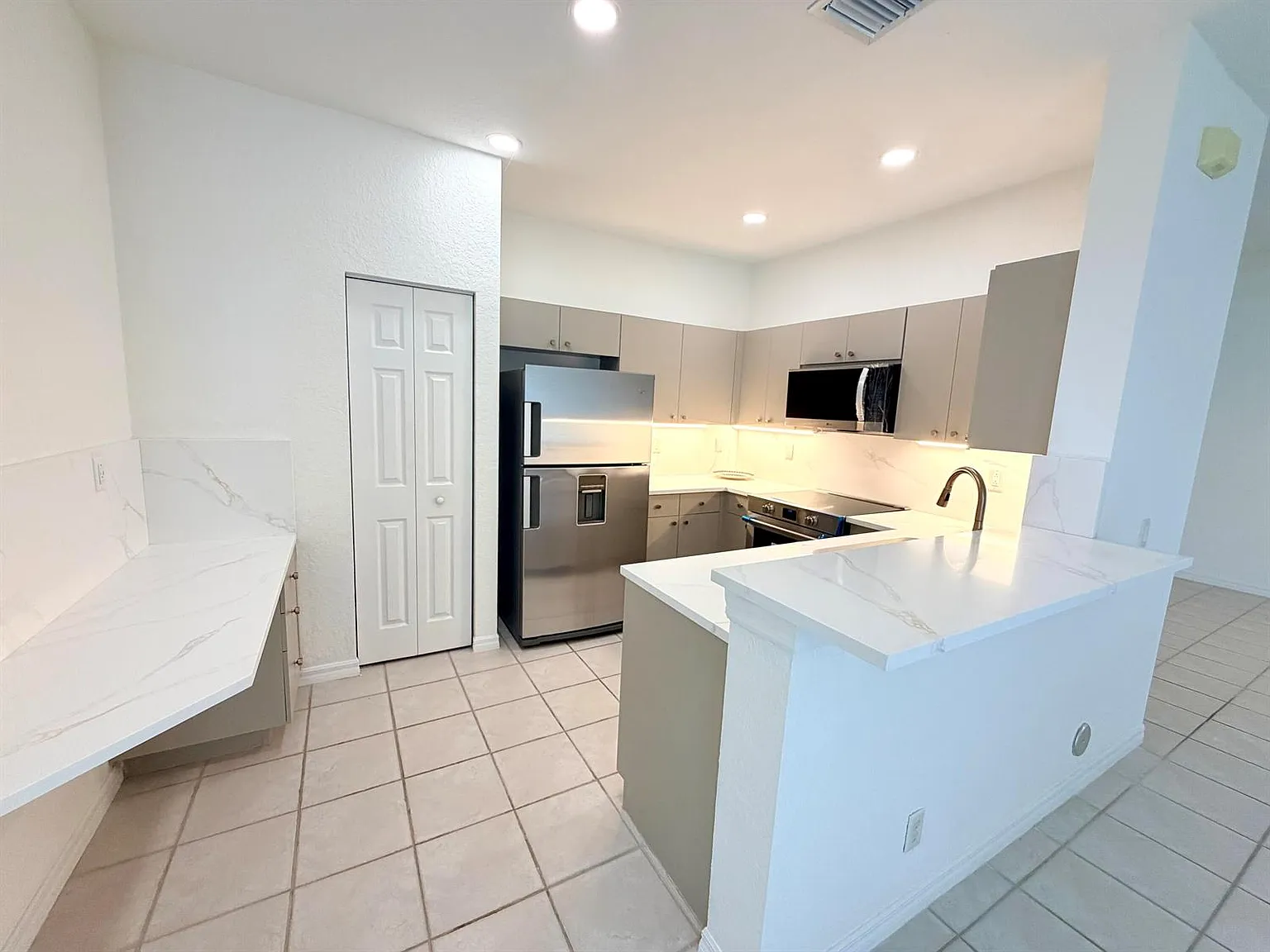 3 bed, 1434 sqft, $3,795 — Photo 3