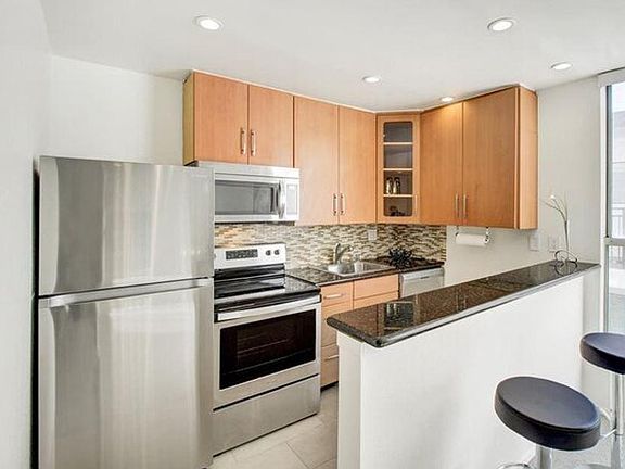 3rd image of 11645 Montana Ave APT 226