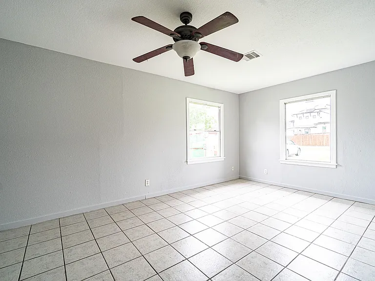 6417 Rolla St — Photo 4