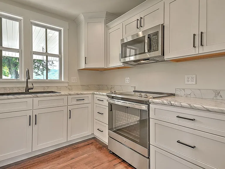 403 Silver Lake Rd — Photo 14