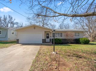 1305 S Prince Lane, Springfield, MO 65804
