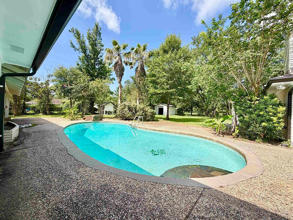 1st image of 13435 Wayside Dr
