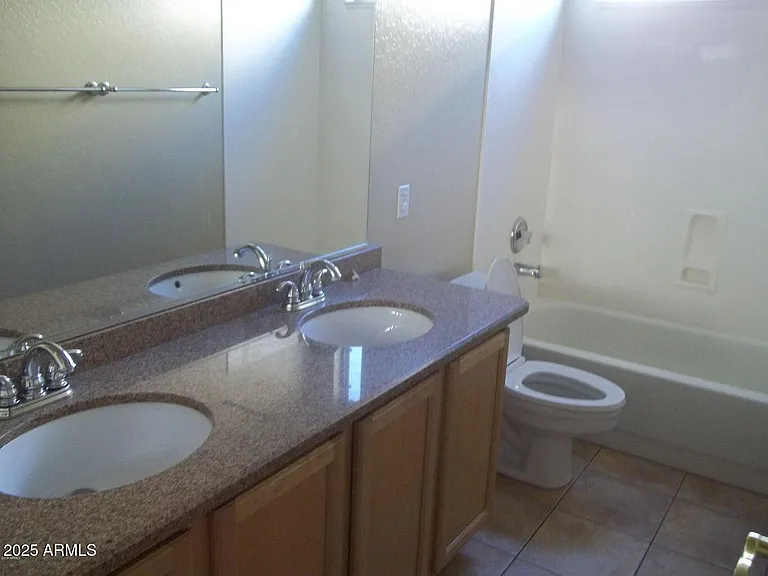 1680 W Saragosa St — Photo 25