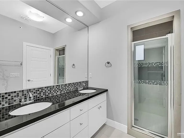 3016 S L St #1 — Photo 15