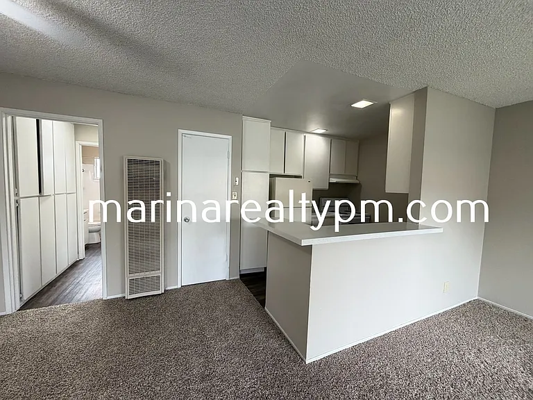 Sharis Apartments — Photo 9