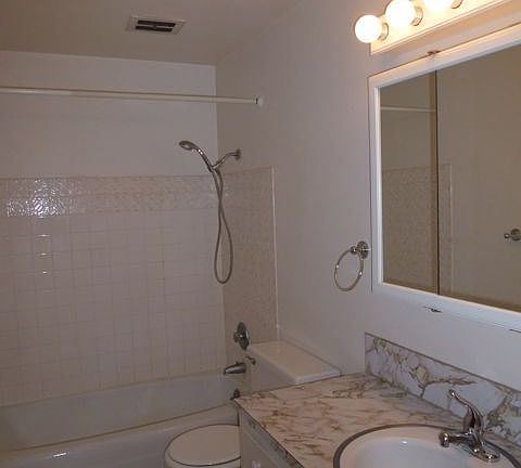 5th image of 7101 Roosevelt Way NE APT 203