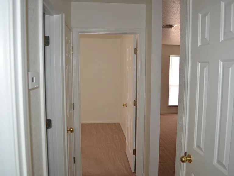 2204 Wildewood Dr — Photo 35