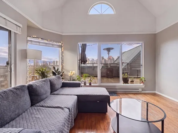 1345 W 4th Ave #306, Vancouver, BC V6H 3Y8