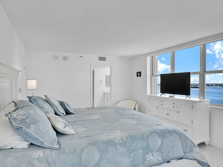 5200 N Ocean Dr #1105-A — Photo 13