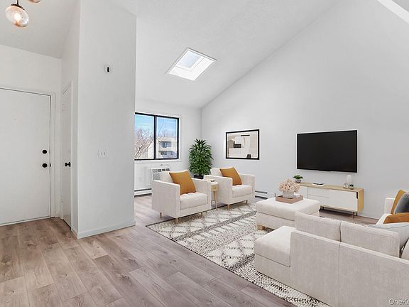 3rd image of 18 Spruce Court