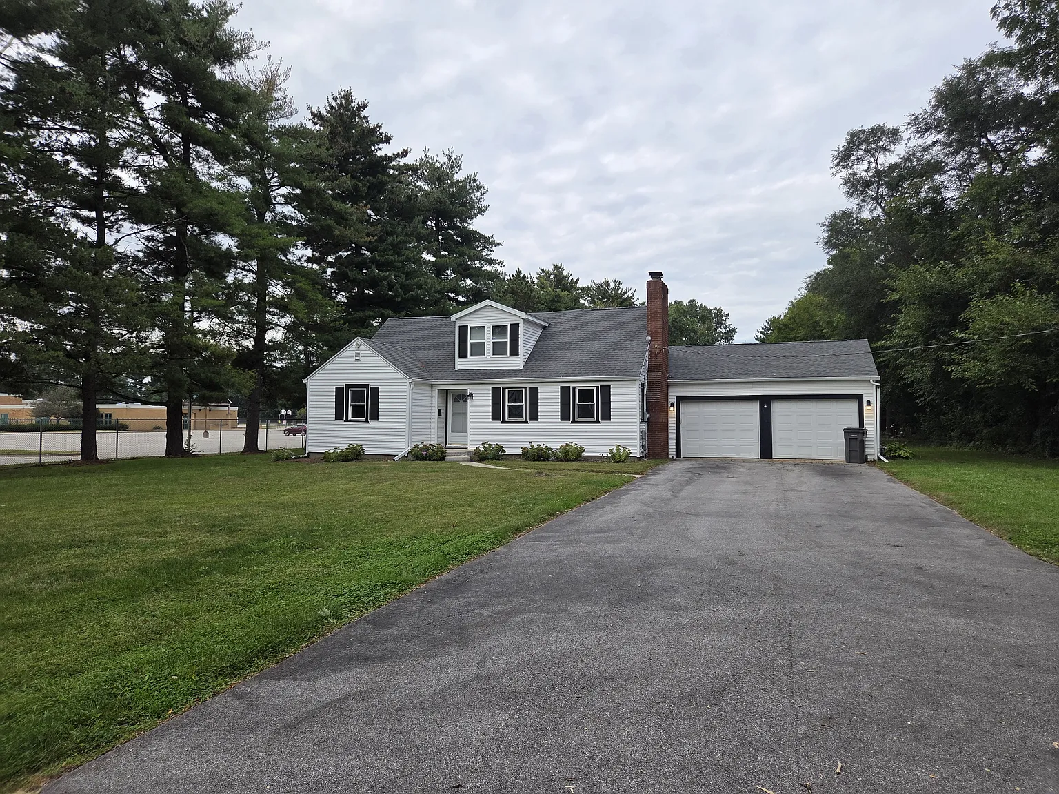 4 bed, 1978 sqft, $2,100 — Photo 1