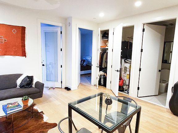 4th image of 961 Willoughby Ave #517