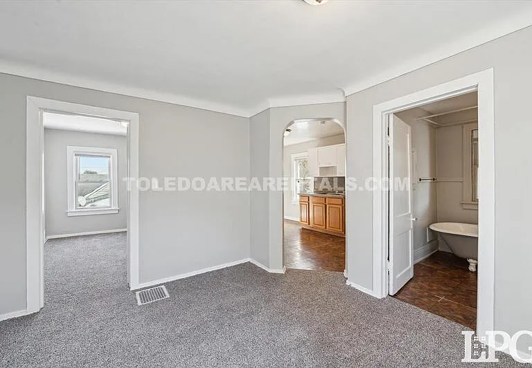 340 E Lake St — Photo 11