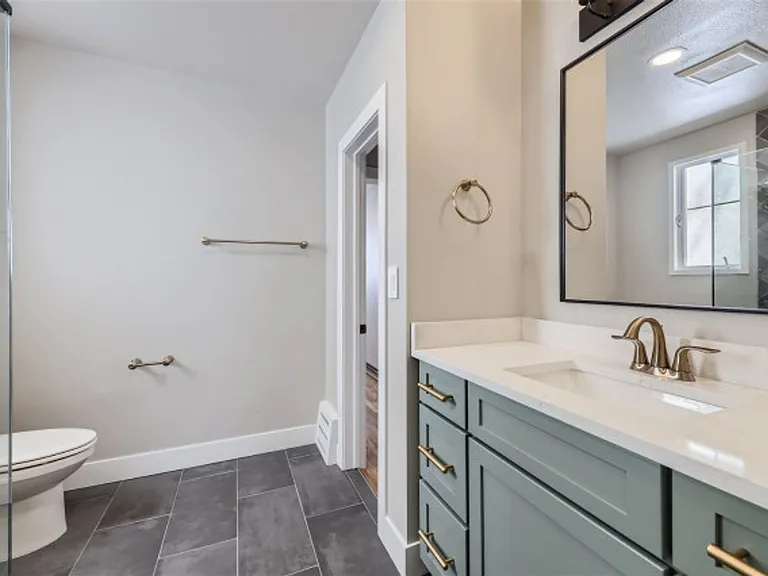 921 Walnut St — Photo 4