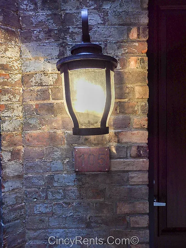 Beautiful recent renovation in the heart of OTR! | 1 Bed 1 Bath | Available for November Move In ... — Photo 2