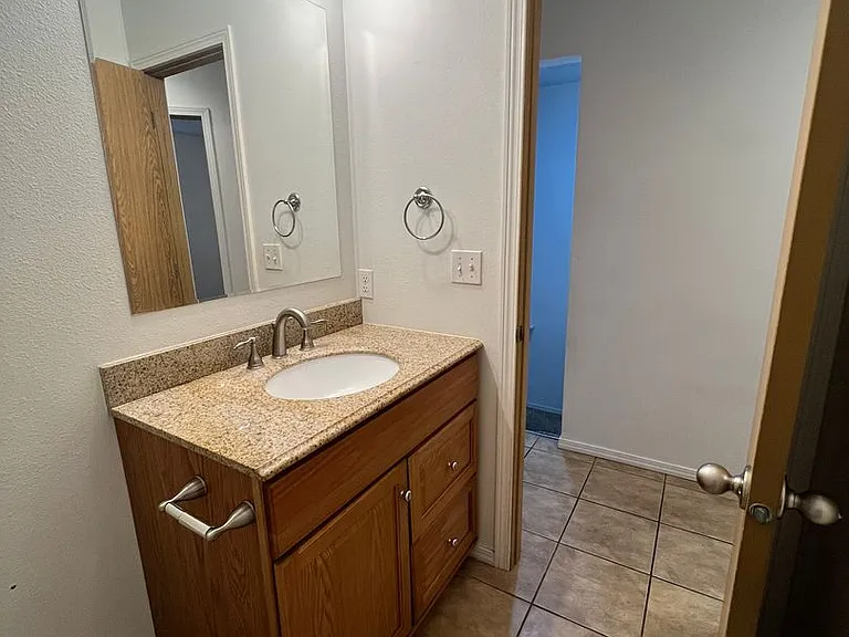 1620 W Lee St #3 — Photo 9