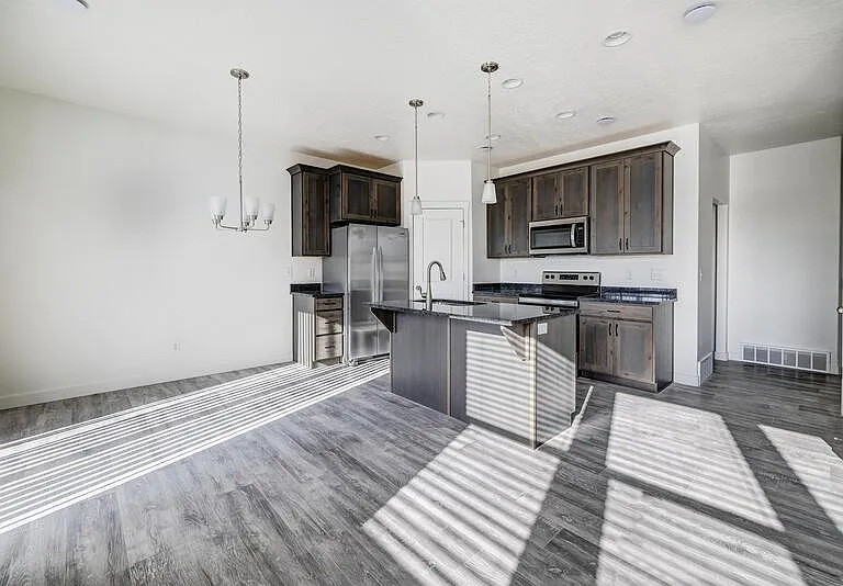 803 N Hilltop Dr — Photo 6
