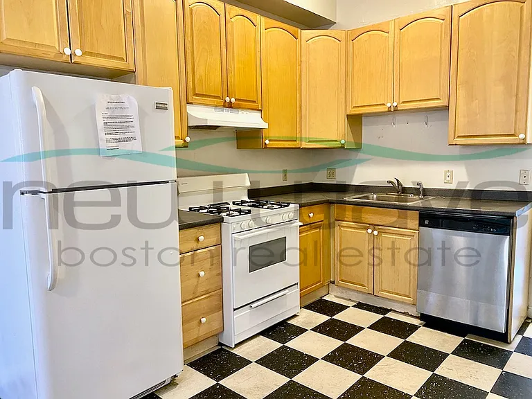 96 Hammond St #3 — Photo 3