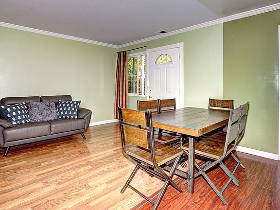 3rd image of 536 Stanford Ave