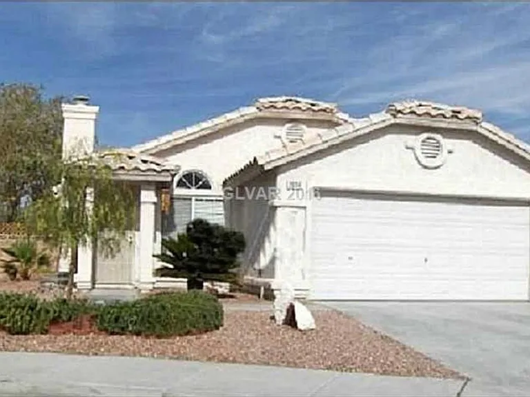 7000 Desert Clover Ct — Photo 2