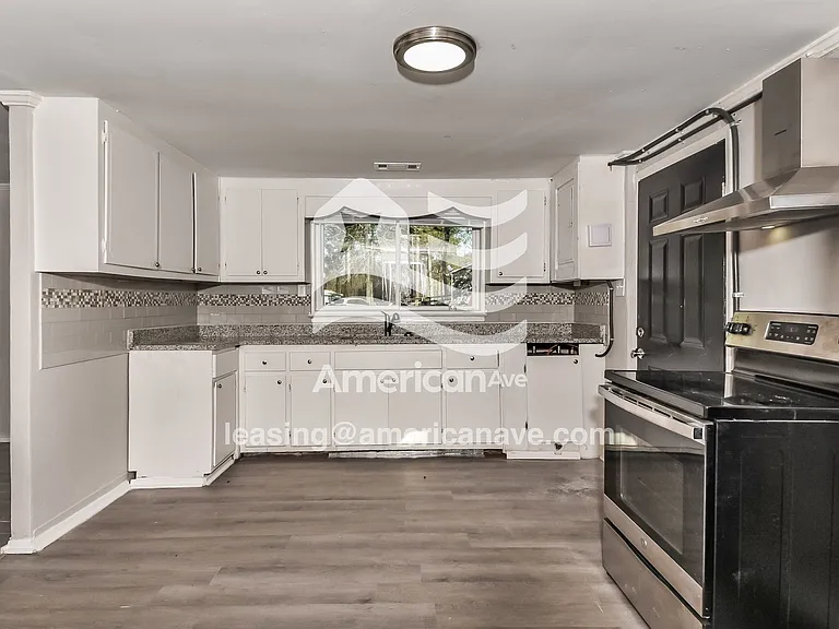 719228_004_wm_-_kitchen_13443953.jpg