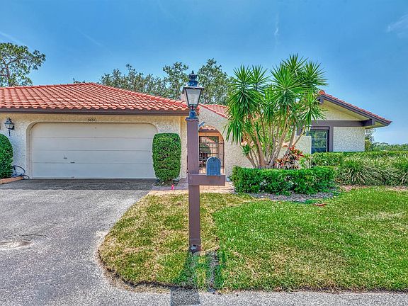 4th image of 5651 Golf Pointe Dr