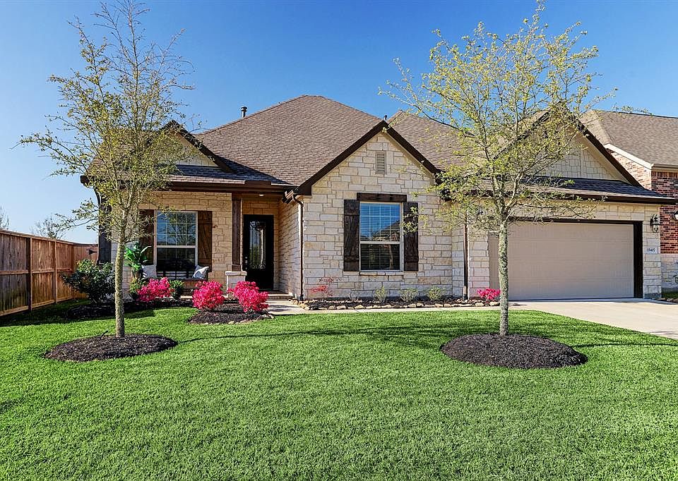 Beautiful Vista Collection Amistad! Three bedrooms, Study and 2.5 baths.