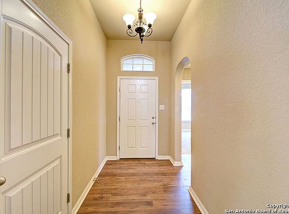 3rd image of 213 Chisholm Dr