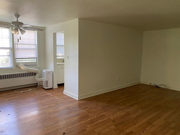 4th image of 210 Frost Ln APT 4