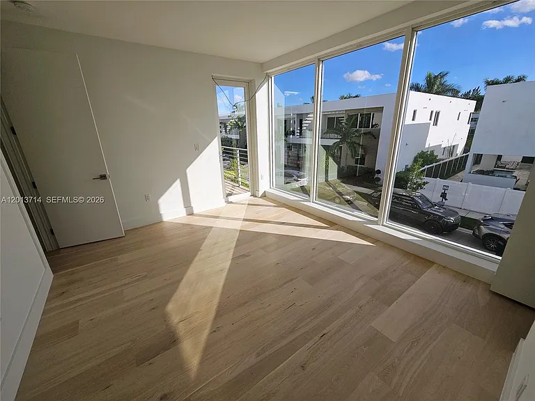 10289 NW 75th Ter — Photo 50