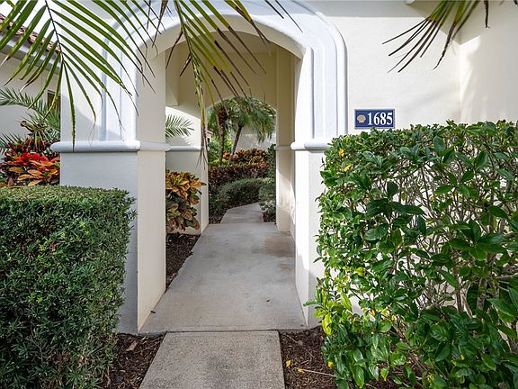 3rd image of 1685 Victoria Cir