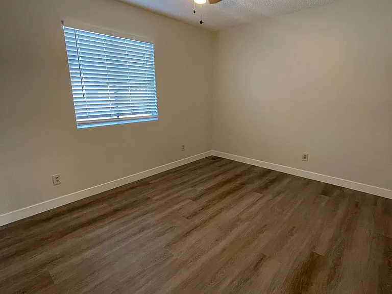 2432 E Tracy Ln #1 — Photo 14