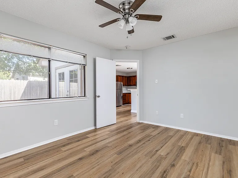 1803 Heatherglen Ln — Photo 34