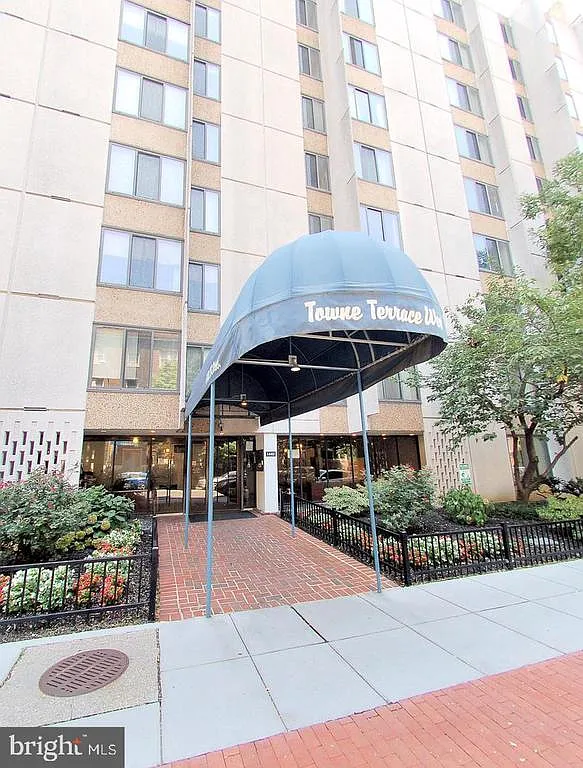 Studio, 1.0 bath, 411 sqft, $1,650 — Photo 1