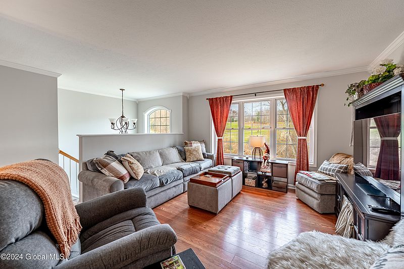3rd image of 7 Tucker Pond Court