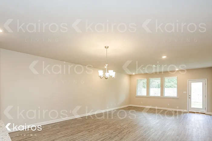 4 bed, 2.0 bath, 2125 sqft, $2,325 — Photo 2