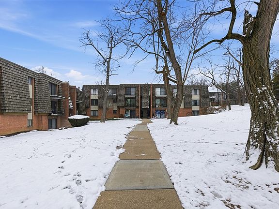 2nd image of 511 Forest Green Dr