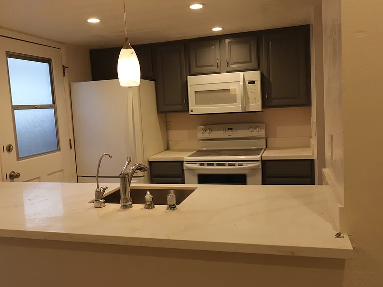 235 Red Oak Dr W #C — Photo 1