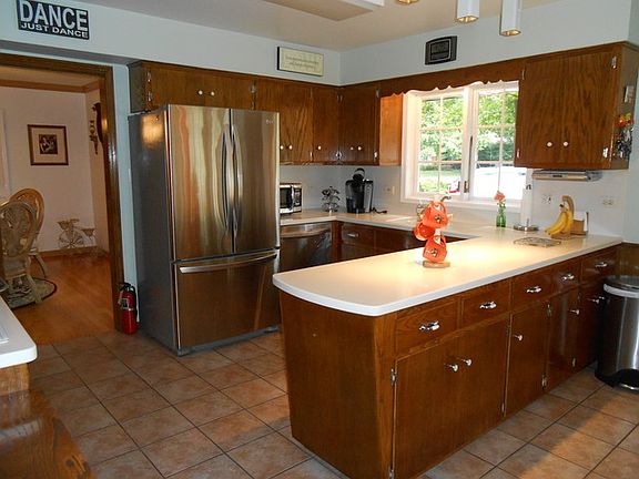 3rd image of 2330 S Circle Dr