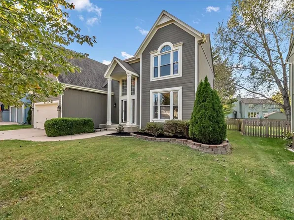 15700 S Apache St, Olathe, KS 66062