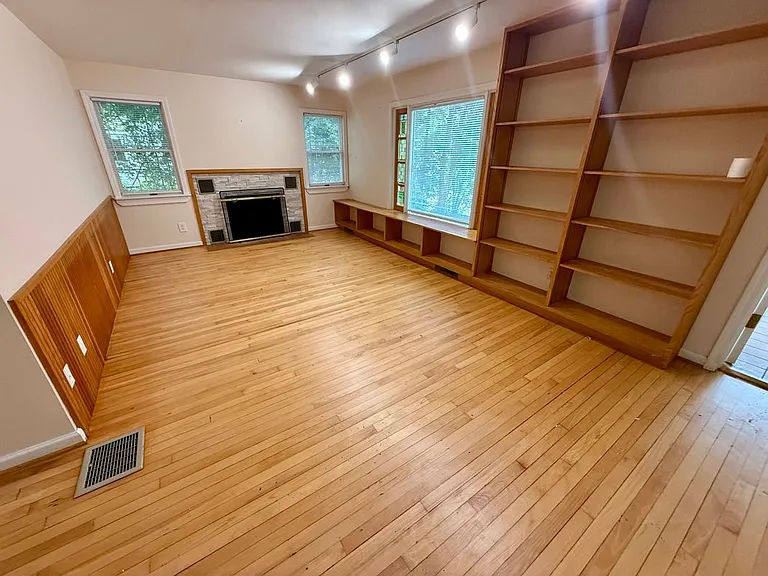 325 Highland Rd — Photo 5