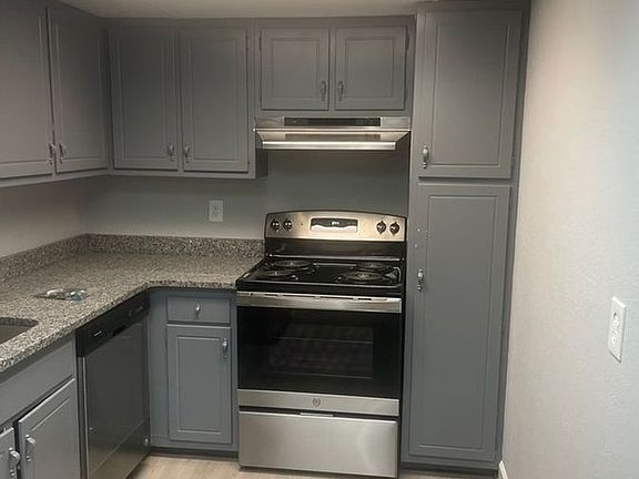 3rd image of 1407B E Chicago St #4