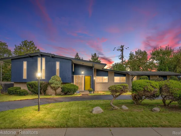 29130 Marimoor Dr, Southfield, MI 48076