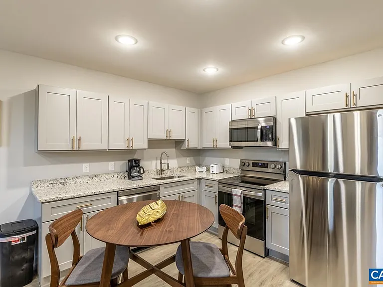 1329 Riverdale Dr #4 — Photo 3