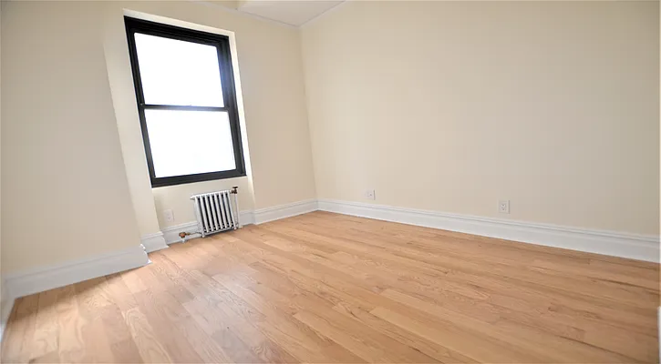 Rented by Manhattan Realty Group | media 11