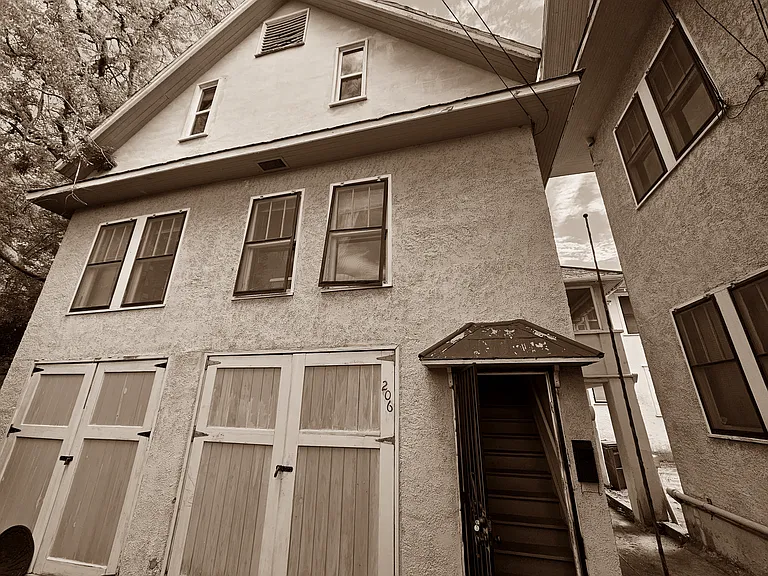 206 SW 3rd Ave — Photo 2
