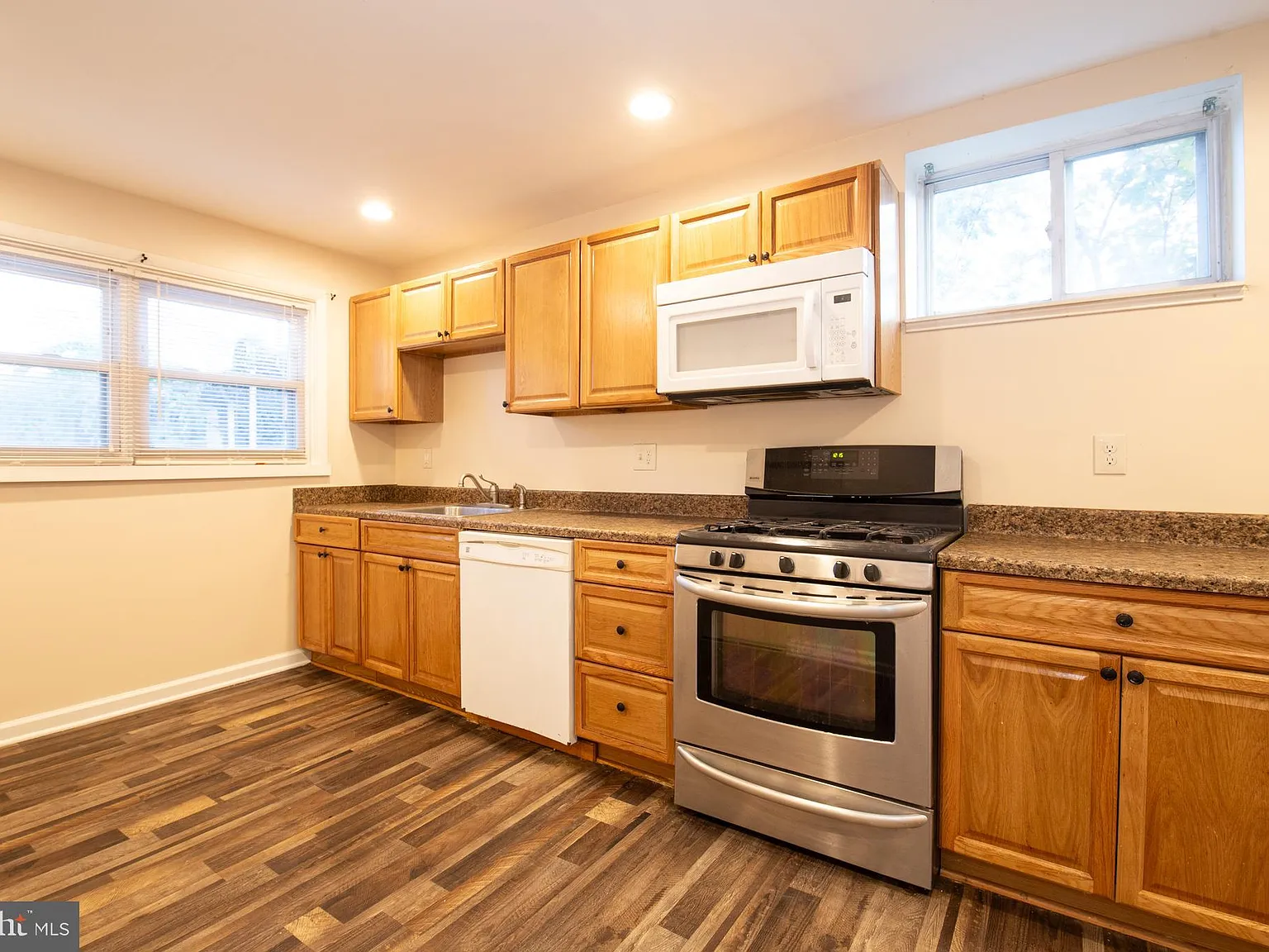 3 bed, 1336 sqft, $1,400 — Photo 4