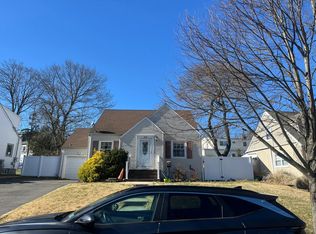 33 Jefferson Rd, Farmingdale, NY 11735