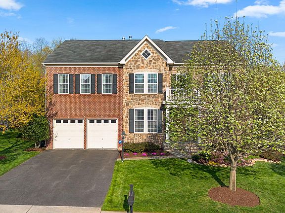 3rd image of 9323 Castle Hill Rd